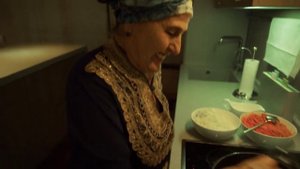 Абикяй готовит татарский плов.
