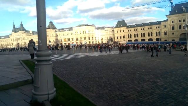 М026 - красная площадь - Москва - день 2 - видео 22 - Немец снова офигевает в России смотреть онлайн