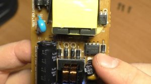 Вскрытие и осмотри начинки адаптер питания SAMSUNG AA-E7A 8,4В 1,5А