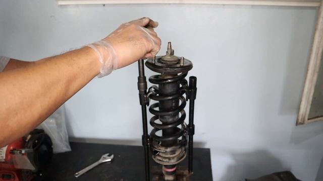 How To Install Quick Lift/Coil Spacers (Nissan Navara NP300) смотреть онлайн