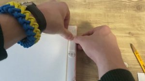 Как легко повесить картину на стену