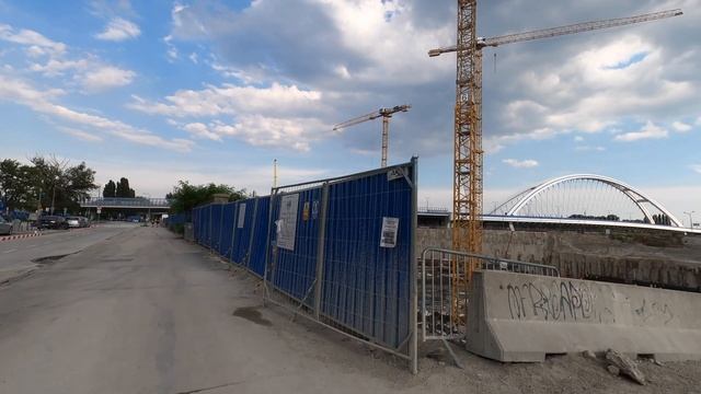 Canon EOS R5 - 4K pure POV Street Photography in Bratislava смотреть онлайн