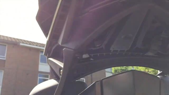 How to mount a Givi E55 Monokey top box to a BMW C Evolution electric bike смотреть онлайн