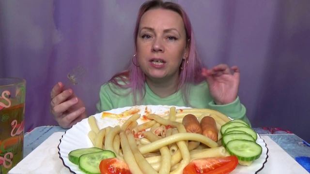 МУКБАНГ МАКАРОНЫ С СОСИСКАМИ///MUKBANG SPAGHETTI / SAUSAGES///УБЕГАЮЩИЕ МАКАРОНЫ///не АСМР///