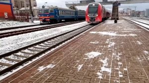 ЭС1П "Ласточка" с сообщением "Минск-Москва" следует через "ст. Минск-Восточный" в снежный день