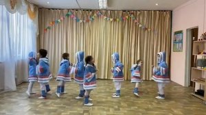 танец "Северное сияние", г.Вилюйск, МДОБУ ЦРР д.с. "Весёлые нотки". Руководитель Павлова Н.И.