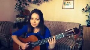 Красивая девушка, супер поет и играет на гитаре свою песню