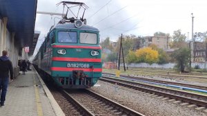 Скорый поезд 45 Лисичанск-Ужгород прибывает на станцию Харьков-Пассажирский