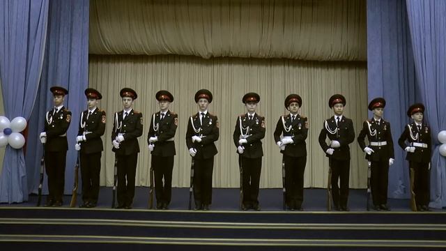 Строевое дефиле с оружием