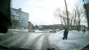 Момент дтп на перекрестке в Мурманске