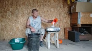 Третий этап выделки шкур - обезжиривание.