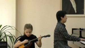 Гущина Арина, домра, 6 лет. Детская песенка "Котик", р.н.п. "Под горою калина"