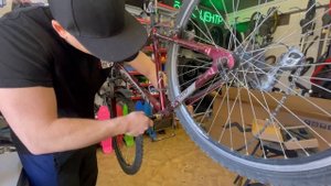 Ремонт КАРЕТКИ велосипеда с плохой резьбой