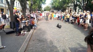 Безлюдная Одесса. Уличные музыканты играют Хава Нагила (Hava Nagila) на безлюдных улицах одессы