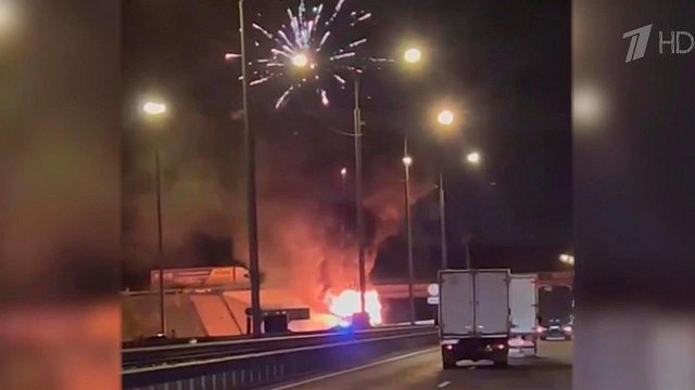 Машина с фейерверками загорелась Машина с фейерверками загорелась