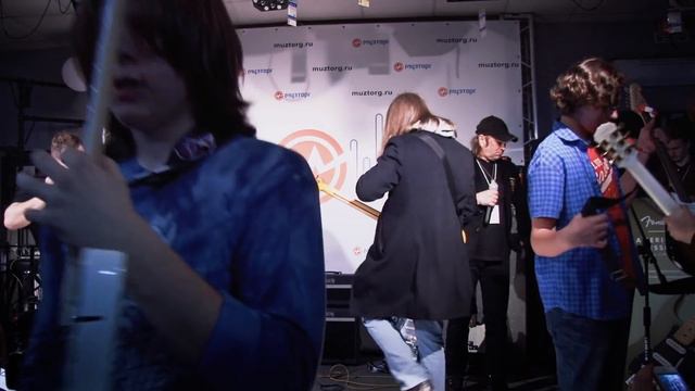 Гитарный батл на презентация гитар Fender American Professional в Музторге смотреть онлайн