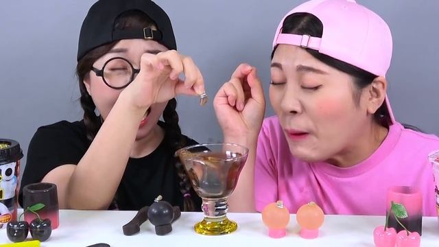 Розовая еда VS Вызов черной еды DONA ДОНА Русский смотреть онлайн