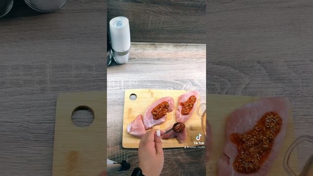 Стейки из индейки с овощами и сыром. Приятного! смотреть онлайн