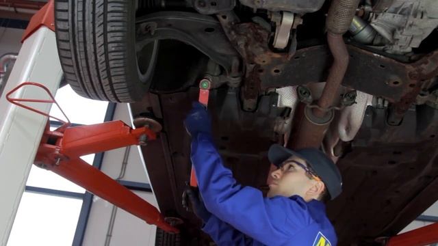 Как затягивать гайки и болты с помощью динамометрического ключа смотреть онлайн