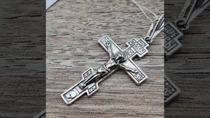 Серебряная цепь с крестом