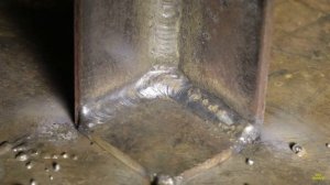 Сварка внутренних угловых швов электродом. Трудно подлезть, легко проварить и невозможно почистить