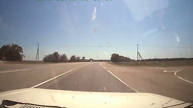 Неожиданный маневр скутера на трассе смотреть онлайн