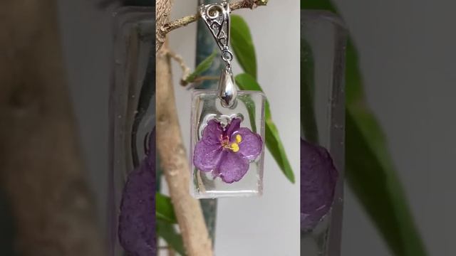 Toronto Belle African Violet Real Flower Resin Pendant, UV Resin Preserved African Violet Jewelry