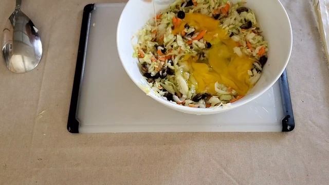 Пирожки слоеные с капустой и грибами. Слойка с капустой и грибами.  Рецепт слоеных треугольников.