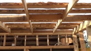 НА ДАЧЕ. ДЕЛАЕМ ОБРЕШЕТКУ ДЛЯ КРЫШИ.