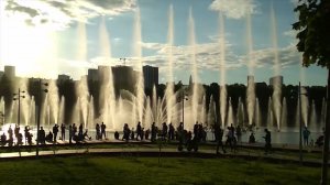 Fountains on the lake ⛲️️dancing Светомузыкальное шоу. Танцующий фонтан ночью на озере