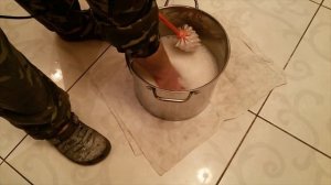 Мужик на Кухне - Как за 2 минуты дрелью почистить кастрюлю молодой картошки!!! )))