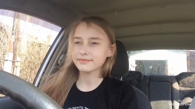 ПЕРВЫЙ РАЗ ЗА РУЛЁМ в 12 лет! Папа учит МЕНЯ ЕЗДИТЬ! НАУЧИЛАСЬ ПОВОРАЧИВАТЬ КЛЮЧ ЗАЖИГАНИЯ 😂 смотреть онлайн