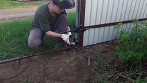 Распашные ворота своими руками.