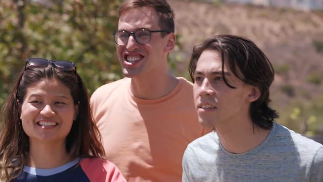 ОПАСНОСТЬ ВСТРЕЧИ СО СЛИШКОМ МНОГИМИ ДРУЗЬЯМИ смотреть онлайн