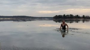 Купание среди льда