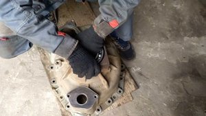 Замена выходного вала демультипликатора КПП VT2214В Volvo FM.