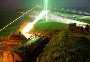 Стрельба трассерами, подготовка для ведения штурмовых ночных боевых действий