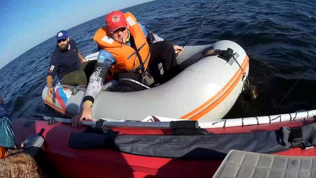 Рыбалка на реке Нарва , Нарвское водохранилище. Сломался мотор Сия-Про 9.9. Поиск щуки. смотреть онлайн