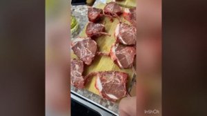 Стейки  из кабанятины, томагавки или топорики ,добываем , разделываем готовим , жаренный кабан