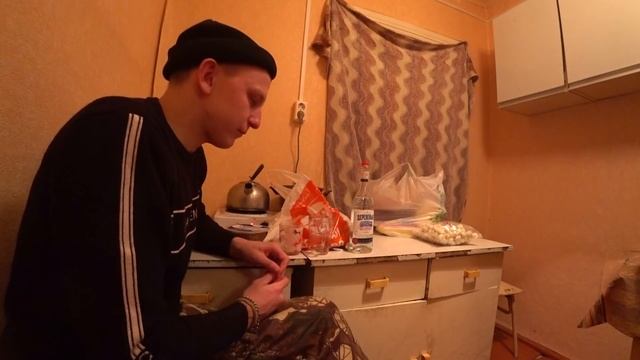 ПОДЕЛИЛИ ДЕНЬГИ И КУПИЛИ ПРОДУКТЫ - МИША ДОЛЖЕН УЕХАТЬ С КВАРТИРЫ смотреть онлайн