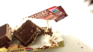 Loackers Gardena Chocolate Vs Hazelnut wafers #Snack Review