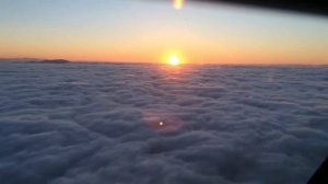 Закат из иллюминатора самолета