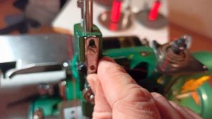 заправка 3-х нитей в оверлок GN 1-2