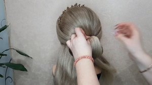 ?Низкий пучок на длинные волосы Учебник по прически