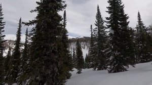 Апрель - самый пляжный сезон для снегоходчиков в горах Риддера.