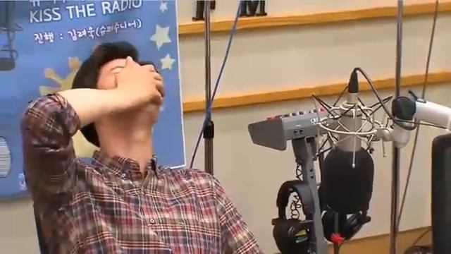 Yook Sungjae choose between Kim So Hyun and Red Velvet Joy смотреть онлайн