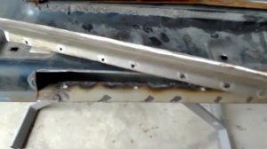 ремонтируем низ передних дверей Toyota previa.