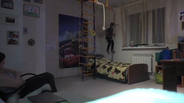 Коля на качелях в своей комнате смотреть онлайн