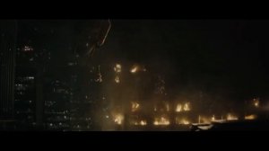 Джокер на захваченном вертолете крадет Харли Квин. Дэдшот промахнулся. Отряд самоубийц