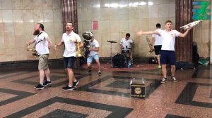 Brevis Brass Band духовой оркестр. Музыка в метро Курская | Звуки Улиц #17